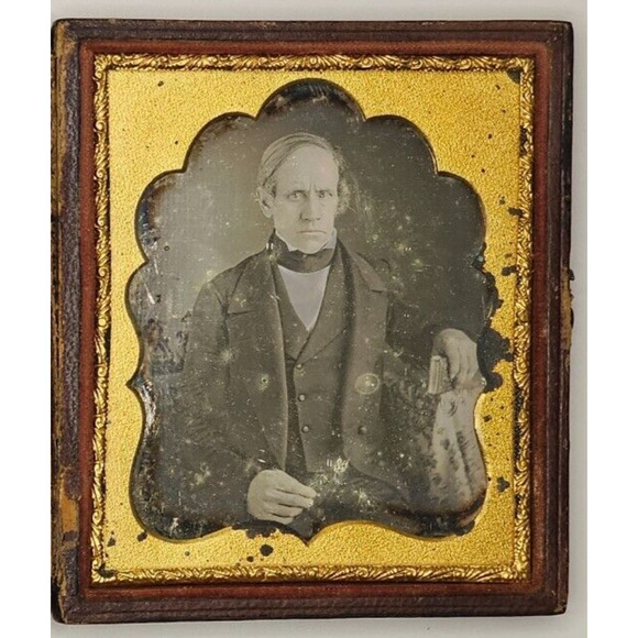 1/6th Plate Daguerreotype Of An Older Man With Bible In A Complete Union Case - Picture 1 of 10